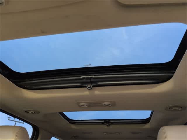 Thumbnail: 2012 GMC Acadia - 19