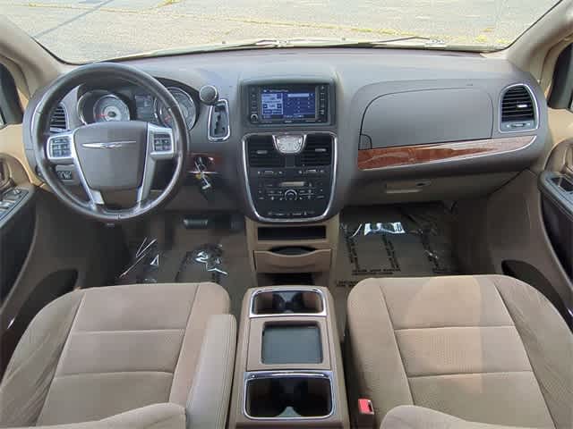 Thumbnail: 2011 Chrysler Town & Country - 14