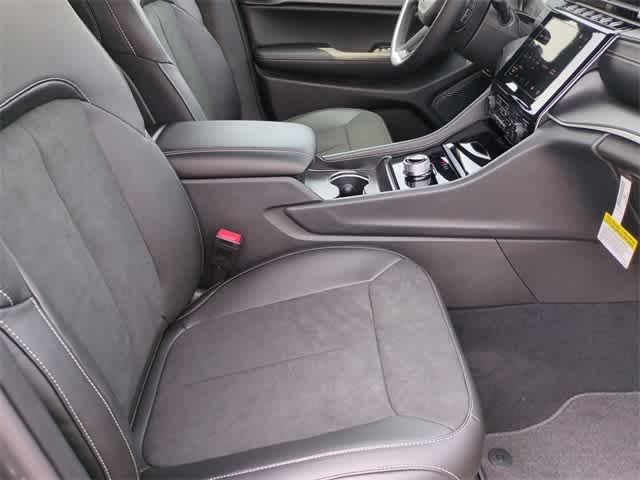 2025 Jeep Grand Cherokee Altitude 24