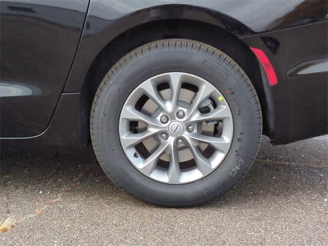 Thumbnail: 2026 Chrysler Pacifica - 14