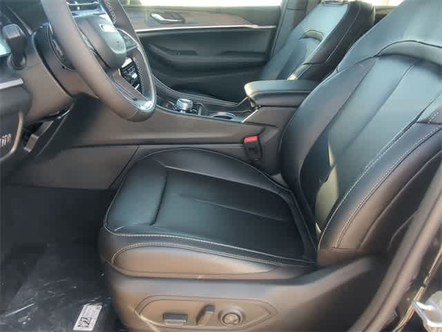 Thumbnail: 2025 Jeep Grand Cherokee - 16