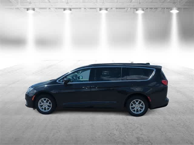 Thumbnail: 2021 Chrysler Voyager - 4