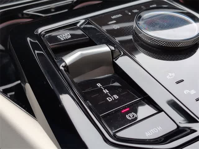 Thumbnail: 2025 BMW i5 - 34