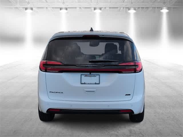 Thumbnail: 2026 Chrysler Pacifica - 7