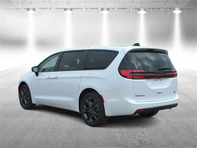Thumbnail: 2026 Chrysler Pacifica - 6