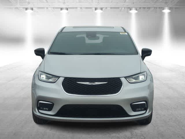 Thumbnail: 2026 Chrysler Pacifica - 3