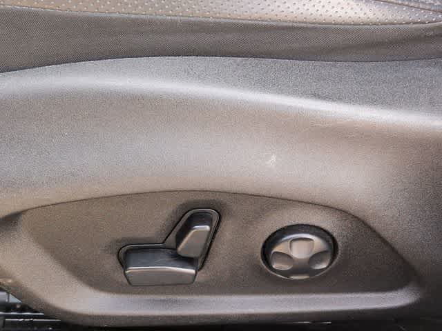 Thumbnail: 2020 Jeep Renegade - 17