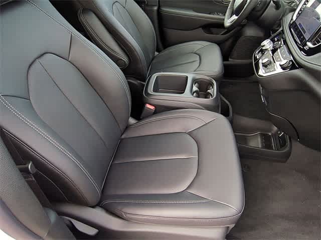 Thumbnail: 2026 Chrysler Pacifica - 23