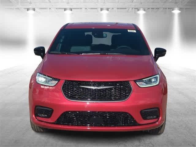 Thumbnail: 2026 Chrysler Pacifica - 3