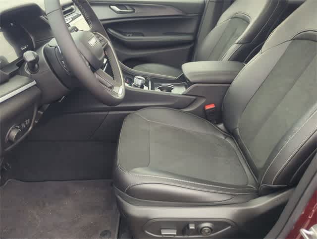 Thumbnail: 2025 Jeep Grand Cherokee - 16