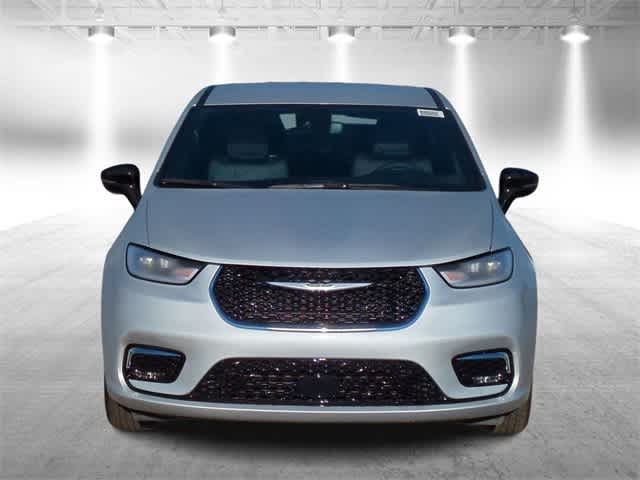 Thumbnail: 2026 Chrysler Pacifica - 3