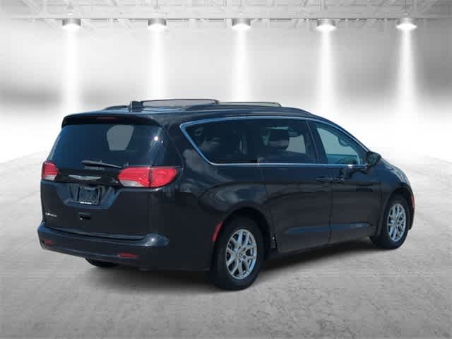 Thumbnail: 2021 Chrysler Voyager - 7
