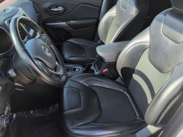 Thumbnail: 2021 Jeep Cherokee - 16