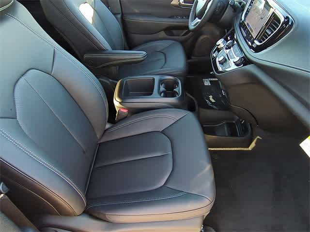 Thumbnail: 2026 Chrysler Pacifica - 24