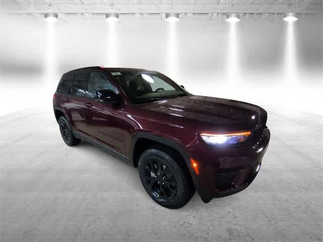 2025 Jeep Grand Cherokee Laredo photo 2