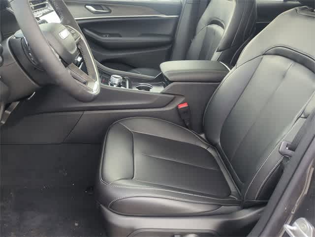 Thumbnail: 2025 Jeep Grand Cherokee - 16