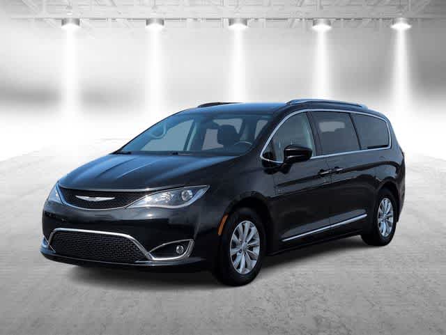 Thumbnail: 2018 Chrysler Pacifica - 4
