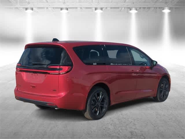 Thumbnail: 2026 Chrysler Pacifica - 8