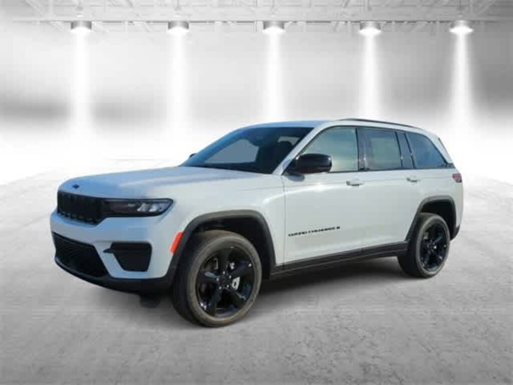 New 2024 Jeep Grand Cherokee Altitude in Troy MI VIN 1C4RJHAG3RC229489
