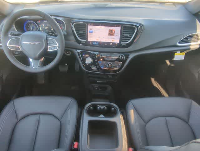 Thumbnail: 2026 Chrysler Voyager - 15