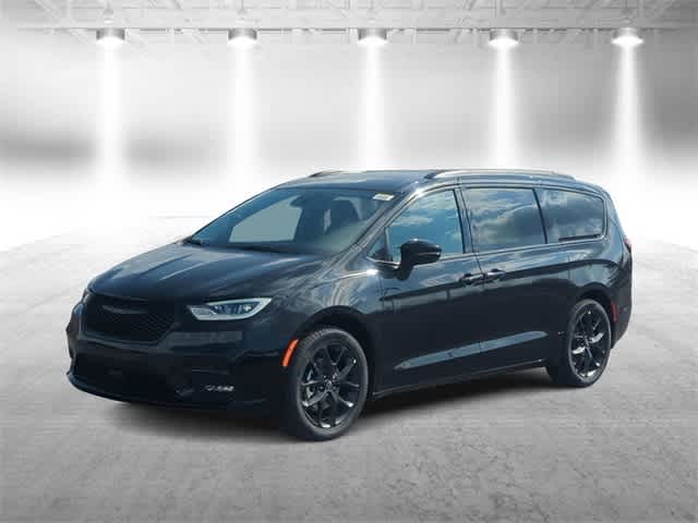 Thumbnail: 2026 Chrysler Pacifica - 4