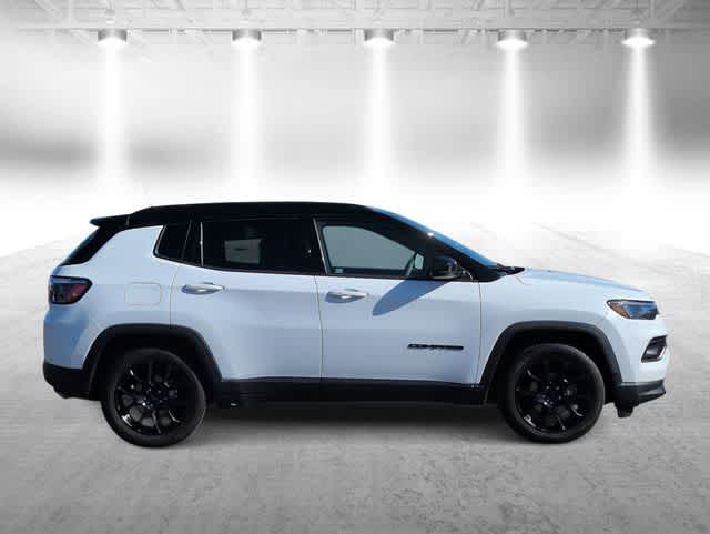 Thumbnail: 2022 Jeep Compass - 9