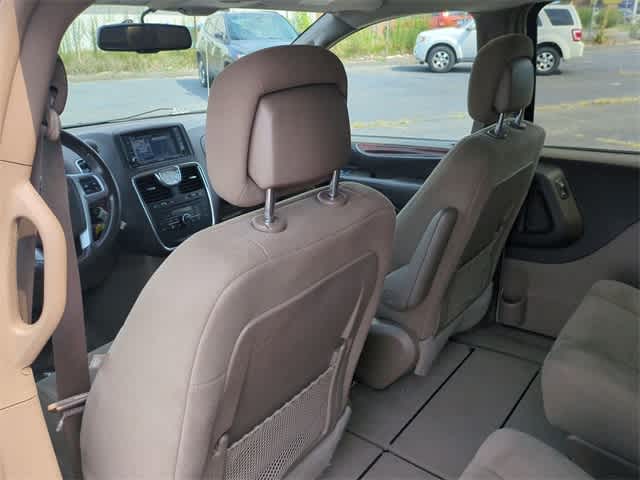 Thumbnail: 2011 Chrysler Town & Country - 17