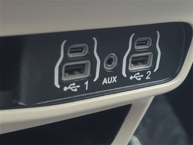 Thumbnail: 2024 Chrysler Pacifica - 32