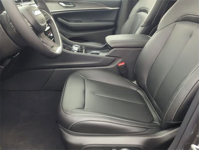 Thumbnail: 2025 Jeep Grand Cherokee - 16