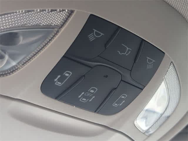 Thumbnail: 2024 Chrysler Pacifica - 41