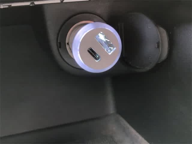 Thumbnail: 2012 Jeep Grand Cherokee - 27