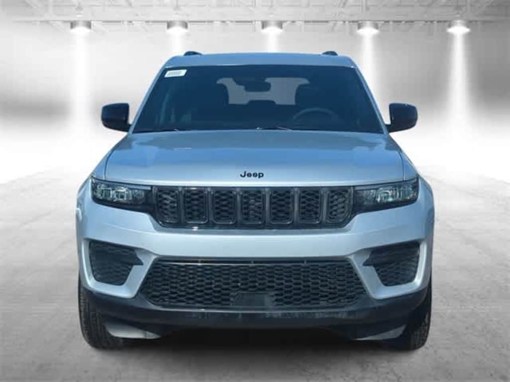 New 2025 Jeep Grand Cherokee Laredo Sport Utility