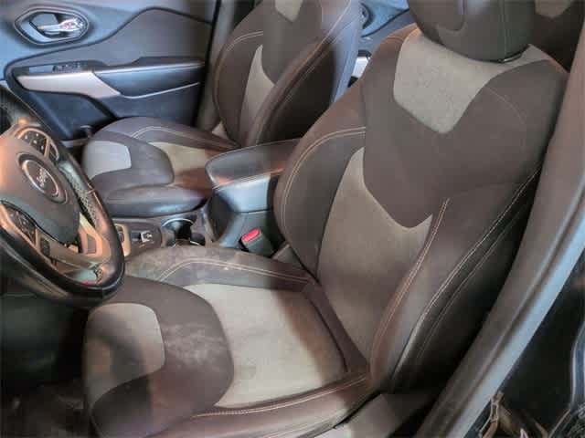 Thumbnail: 2018 Jeep Cherokee - 16