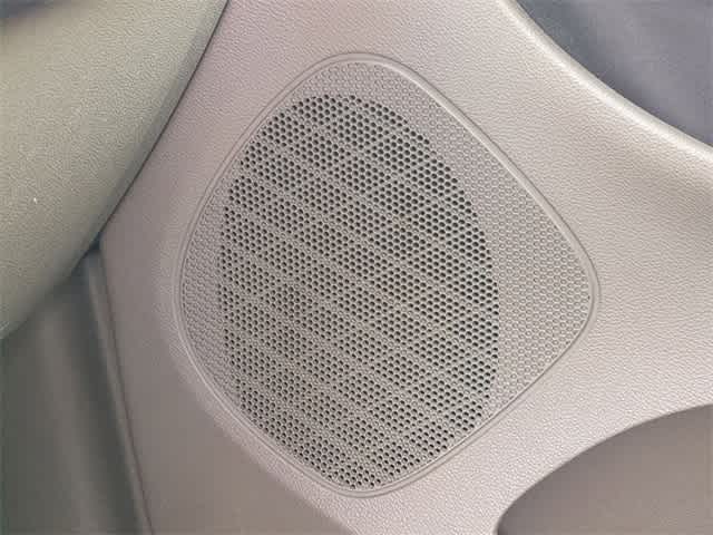 Thumbnail: 2011 Chrysler Town & Country - 28