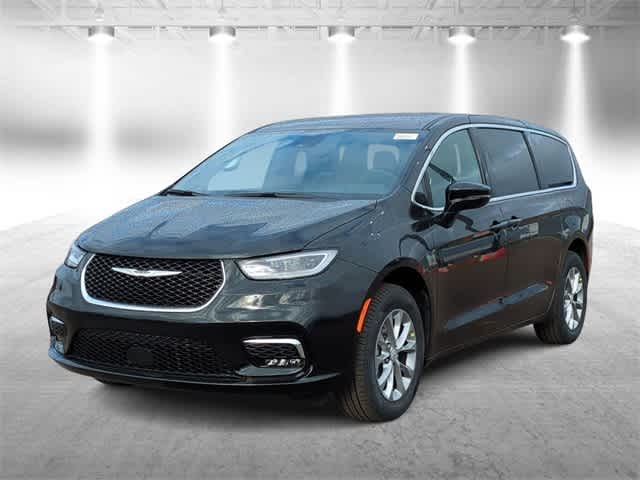 Thumbnail: 2026 Chrysler Pacifica - 4