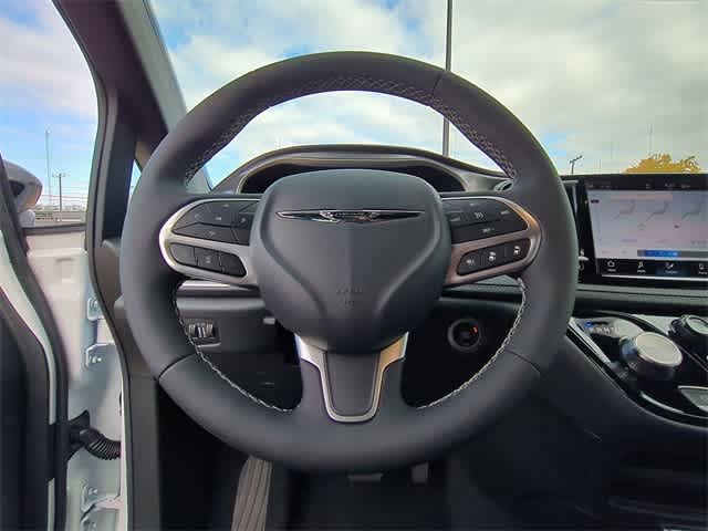 Thumbnail: 2026 Chrysler Pacifica - 24