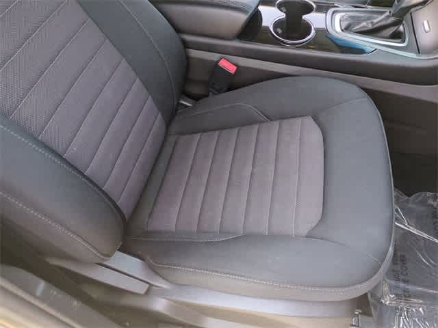 2015 Ford Edge SE 20