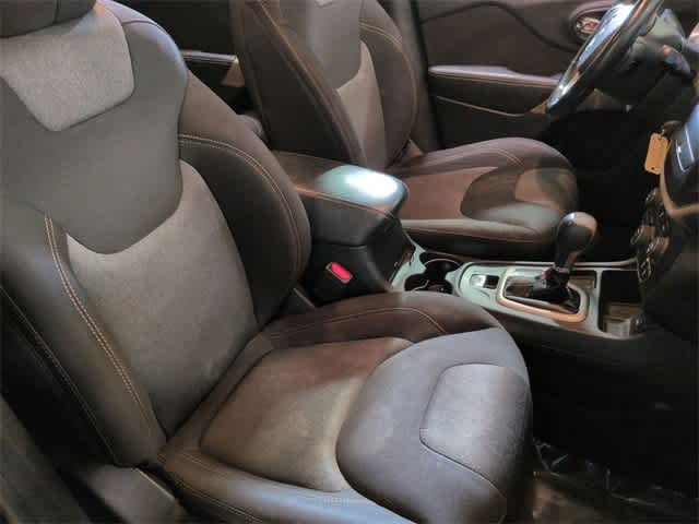 Thumbnail: 2018 Jeep Cherokee - 21