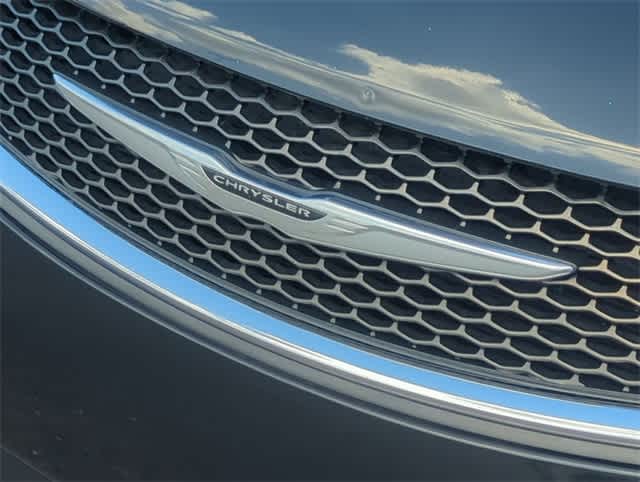 Thumbnail: 2021 Chrysler Voyager - 11