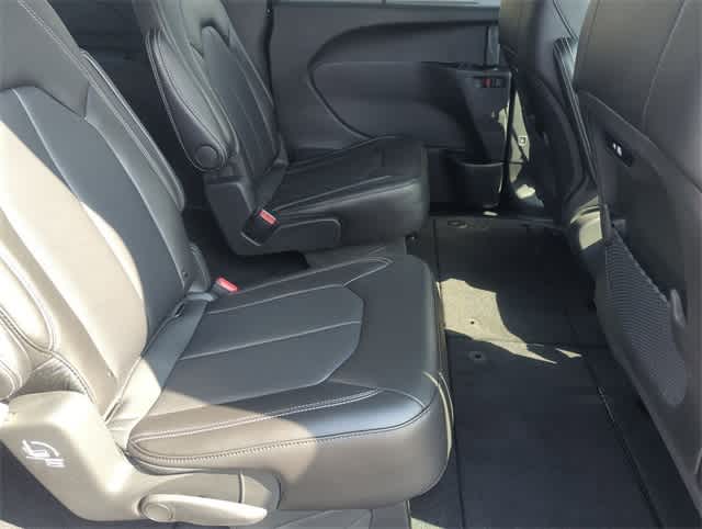 Thumbnail: 2026 Chrysler Pacifica - 21