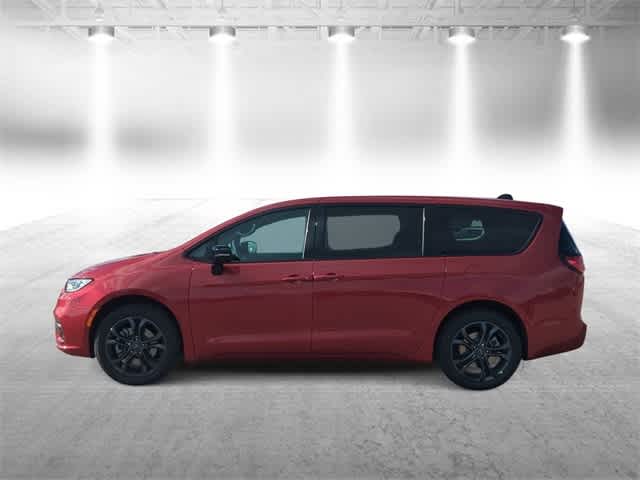 Thumbnail: 2026 Chrysler Pacifica - 5