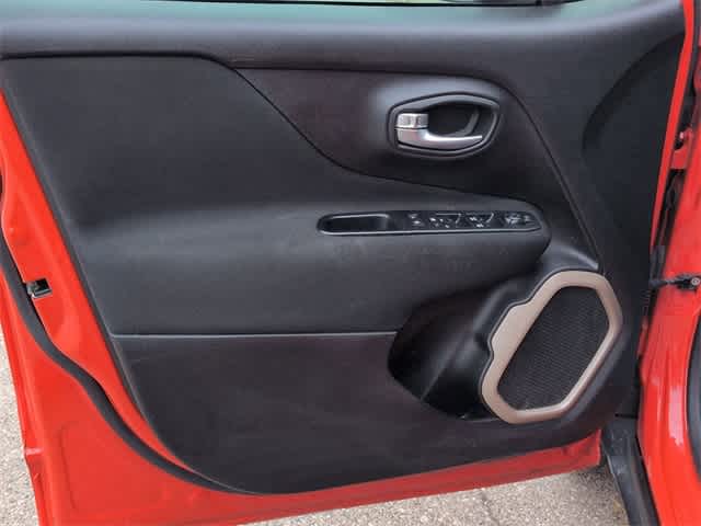 Thumbnail: 2017 Jeep Renegade - 10