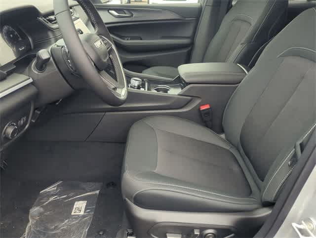 Thumbnail: 2025 Jeep Grand Cherokee - 16