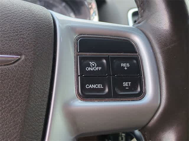 Thumbnail: 2011 Chrysler Town & Country - 24