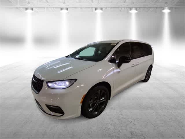 2026 Chrysler Pacifica photo 4