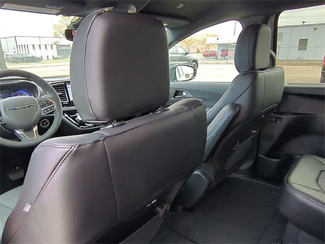 Thumbnail: 2026 Chrysler Pacifica - 19