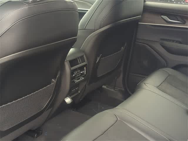 Thumbnail: 2026 Jeep Grand Cherokee - 17