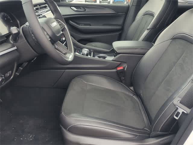 Thumbnail: 2025 Jeep Grand Cherokee - 16