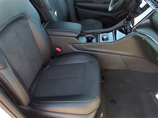 Thumbnail: 2025 Jeep Grand Cherokee - 23