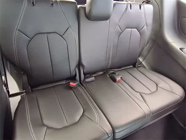 Thumbnail: 2026 Chrysler Pacifica - 21